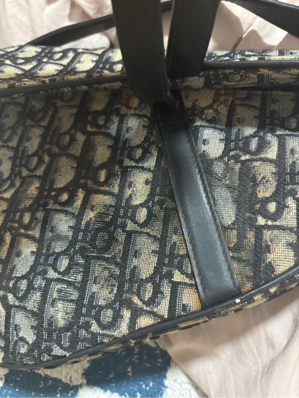 Dior Monogram Saddle Shoulder Bag in Gray and Black with Gold 'D' Charm - Picture 4 of 8